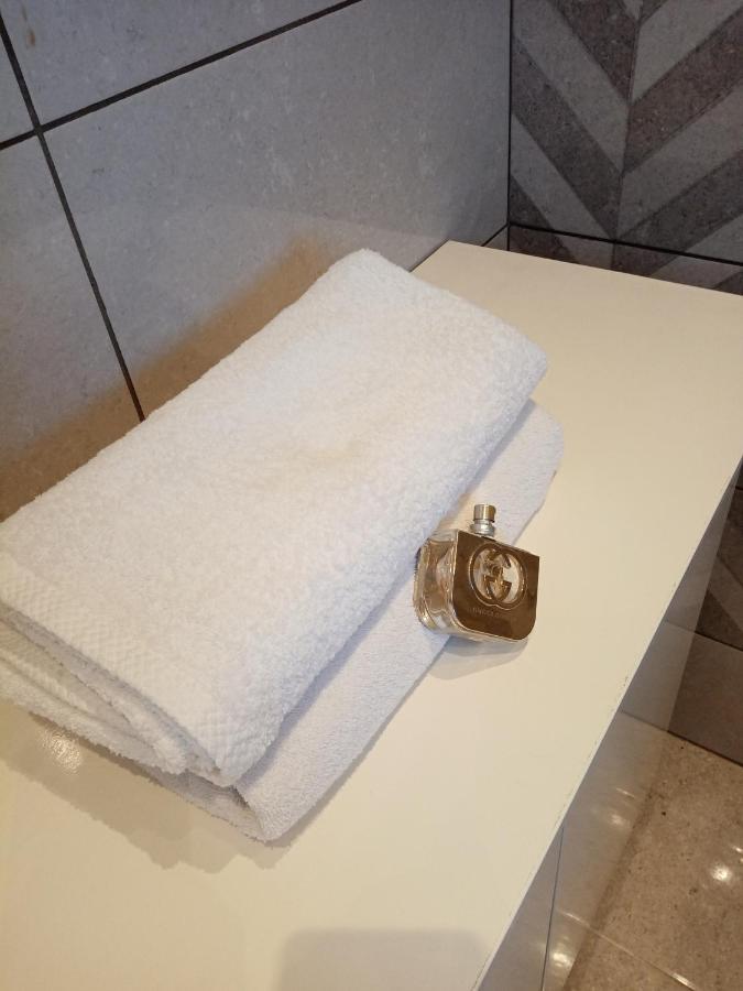 One-Bedroom Apartment,1387358321:JPEG