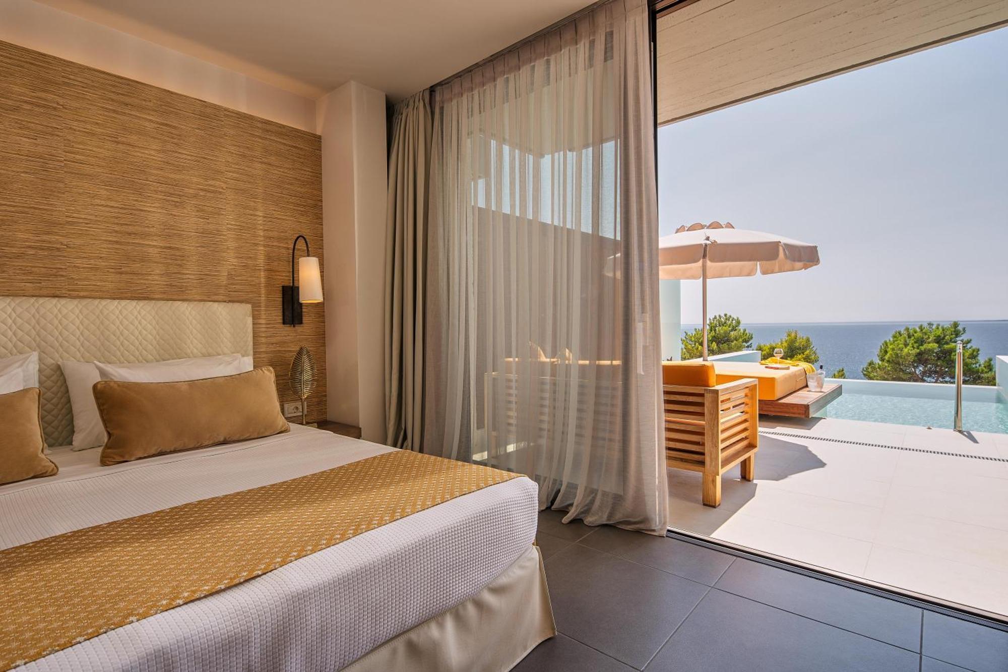 Suite Infinity Pool,1519068496:JPEG