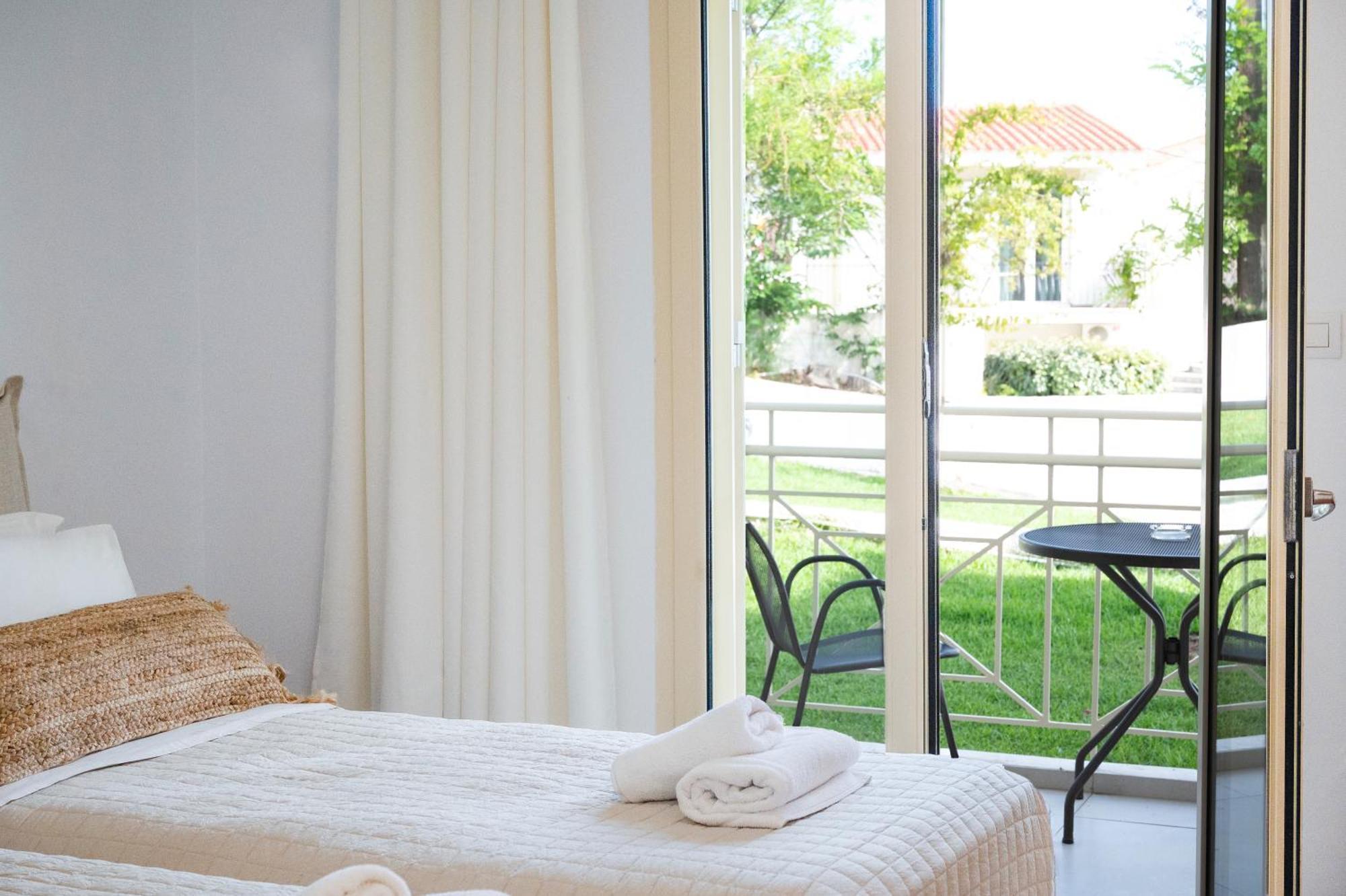 Deluxe Double or Twin Room Pool View