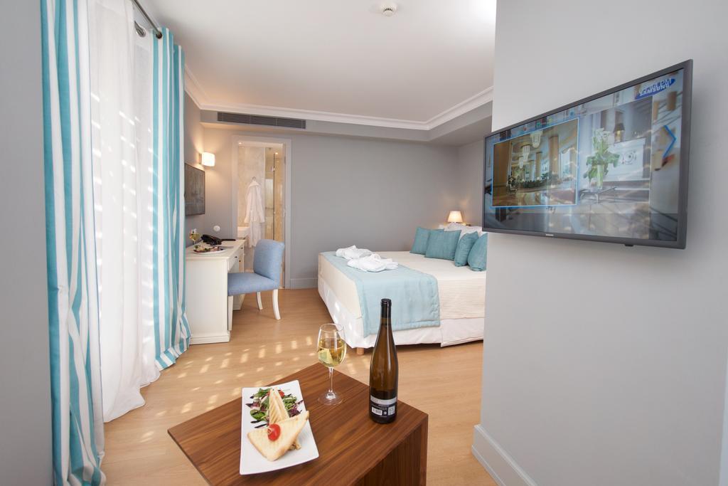 Master Suite with Outdoor Hot Tub and Panoramic Sea View,446715189:JPEG