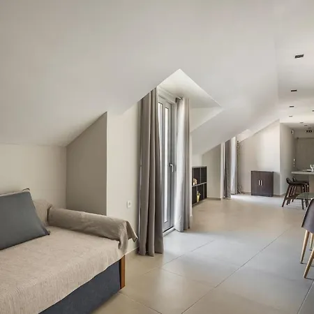 Fidias City Rooms-2