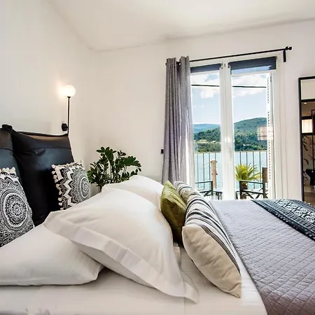 A & B Minimal Suite With Sea View In Argostoli-3