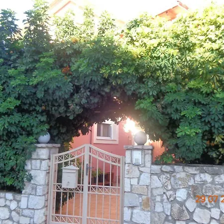 Angelina'S Apartments Helmata-3